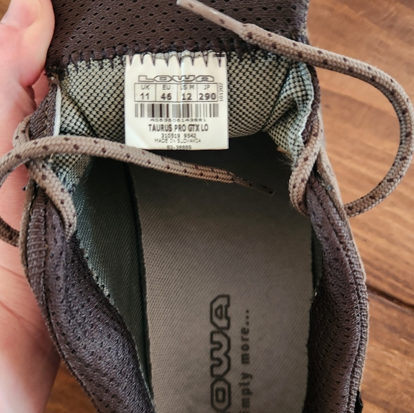 Mens Lowa Gortex hiking shoes - Picture 5 of 5